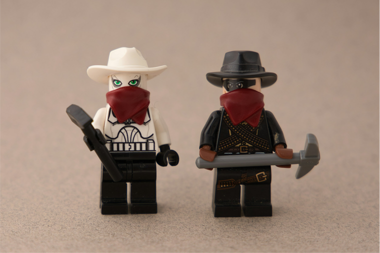 Lego bandits